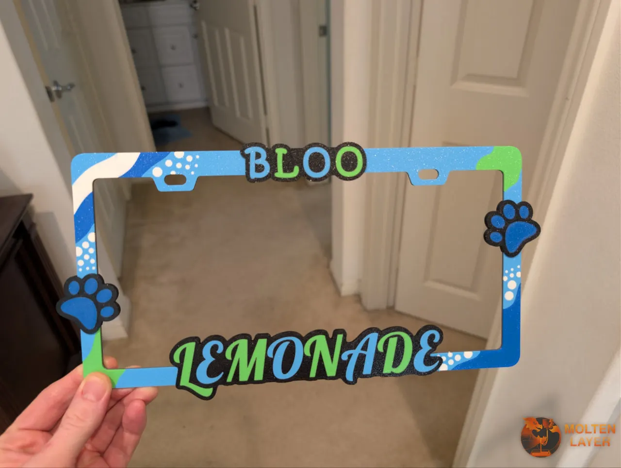 Bloo Lemonade
Azure Blue White Pop green
Paw Ornaments